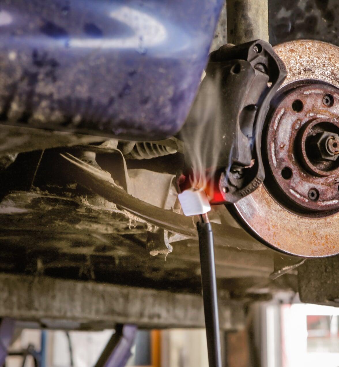 Induction heating a seized hub
